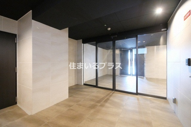 LUMINOUS鶴見のエントランス