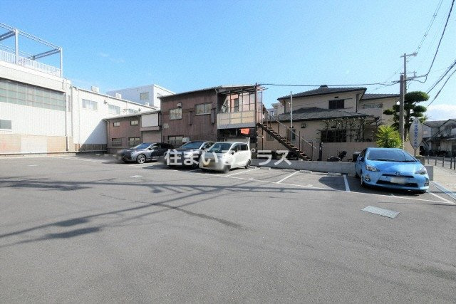 LUMINOUS鶴見の駐車場