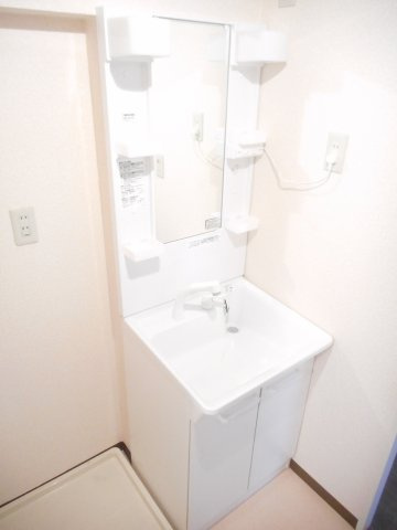 サンライフ南大塚B棟の独立洗面台