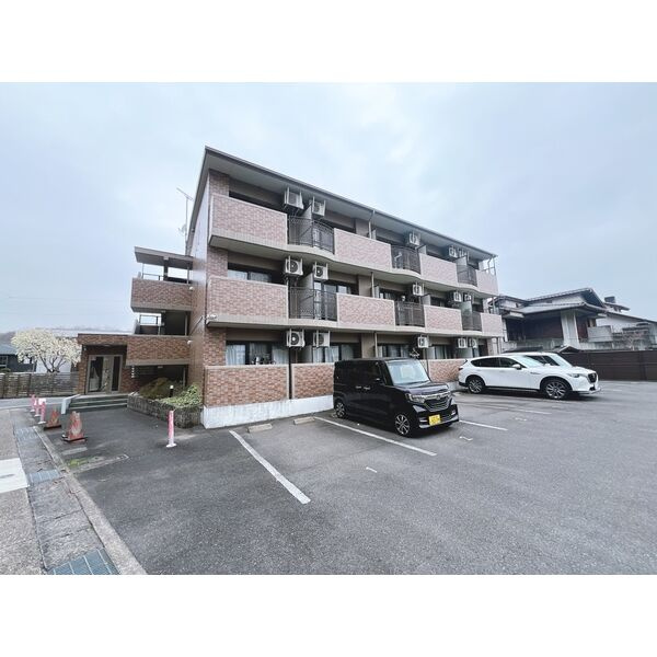 ハイツ山光の外観