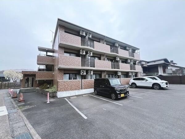 ハイツ山光の駐車場