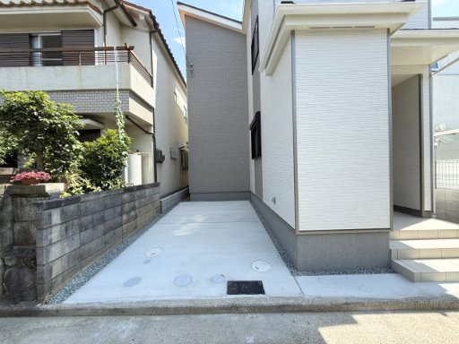 日置荘北町１丁　新築一戸建の駐車場