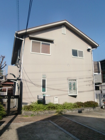メゾン聖泉の外観|【敷地内駐車場付き】★広々テラスハウス★