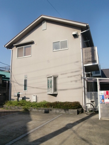 メゾン聖泉の外観|【敷地内駐車場付き】★広々テラスハウス★