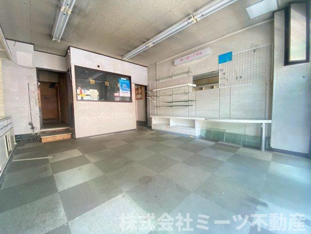 花園本町2丁目　店舗付き住宅（テラス）の内装|１階店舗スペース約14帖のフリースペースです♪