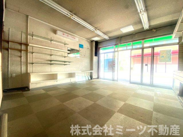 花園本町2丁目　店舗付き住宅（テラス）の内装|車庫に改装しても◎