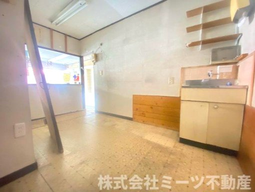 花園本町2丁目　店舗付き住宅（テラス）の内装|１階店舗スペース約6帖作業室です♪
