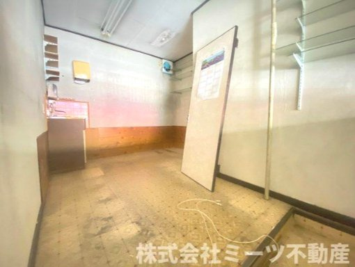 花園本町2丁目　店舗付き住宅（テラス）の内装|１階店舗スペース約6帖作業室です♪
