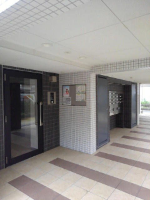 ライゼ京王八王子のエントランス