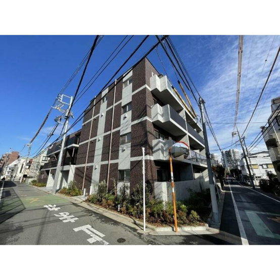 【外観】 | メイプル　アンジュ | 鉄筋コンクリート造のがっちりとした建物。