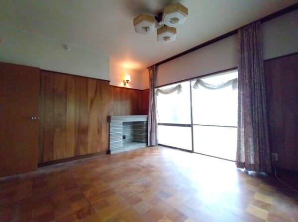 すいらん荘別荘地　南側角地で陽当り良好な平屋建ての洋室|南側で明るい洋室