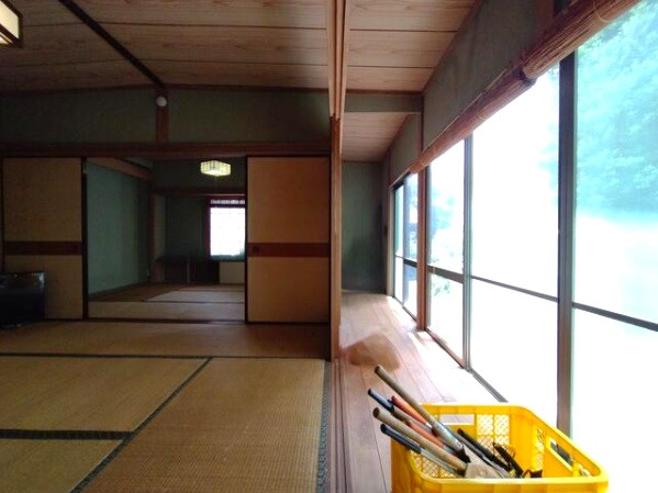 すいらん荘別荘地　南側角地で陽当り良好な平屋建ての和室|お庭を眺める縁側つき