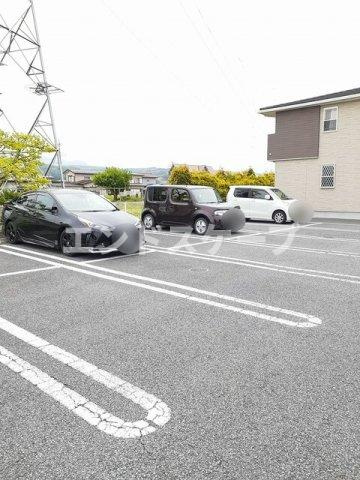 Ｔｏｗｎ　ＰｏＰｏ　タンポポⅠの駐車場|高崎、前橋のお部屋探しはエンドスケープまで！お客様の理想お聞かせ下さい♪