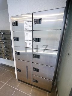 リヴシティ横濱七島町のその他共用部分|宅配ボックス完備で帰宅が遅くても安心です。