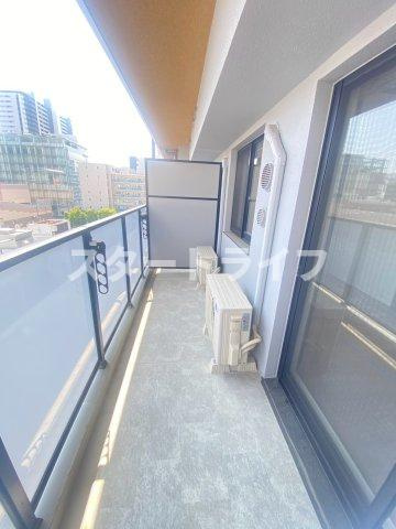 大阪市淀川区西宮原２丁目の賃貸マンションのバルコニー