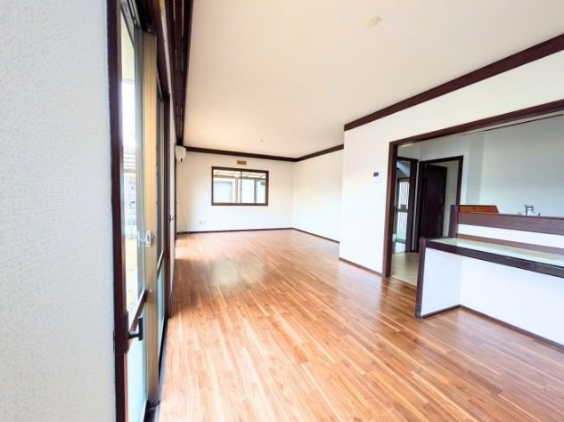 余戸東3丁目戸建ての居間・リビング|おしゃれな居間です