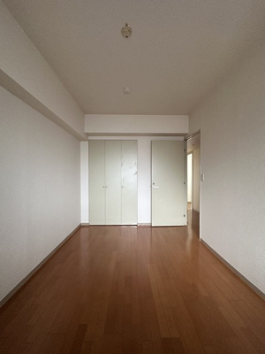 【洋室】 | ベルフォーレ新百合ヶ丘 | 洋室7帖☆クローゼットがあります♪☆洋室のお部屋は毎日のお手入れもラクラクできちゃいます！