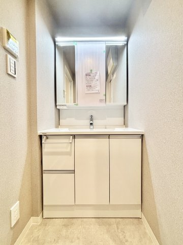 ローズハイツ夙川の洗面所|スペースが確保できる洗面所です