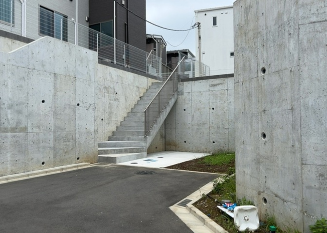 【展望】 | 桜や紅葉の名所に出かける人は多いと思いますが、家にいながら季節の移ろいを感じる生活を送りませんか？リビングや窓から見える景色が生活を彩るワンポイントに！現地から見える景色を堪能してみては如何でしょう。