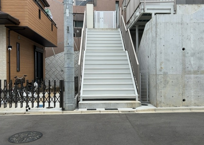 【展望】 | 眺望を気にして物件を探す場合、前面に建物が建っていないか現地で確認しましょう！前面に建物があると景色はもちろん、日当たりや風通しにも影響が出てきます。住んだ時のことを想像しながら現地見学をしましょう。