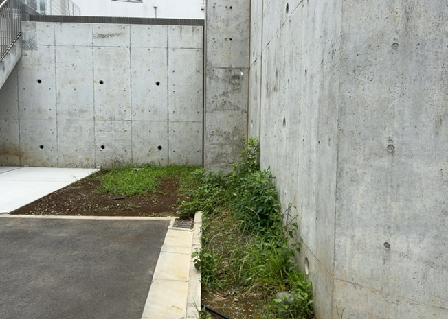 【駐車場】 | 駐車場と明記されていても、最小スペースでつくられた駐車場だと大型車は駐車できなかったり、出入りしにくくなったりする可能性があります。お車のサイズと購入したい物件の駐車場のサイズを現地で確認しましょう。