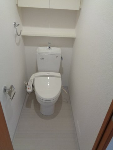 日神デュオステージ浅草三筋のトイレ|落ち着いた色調のトイレです