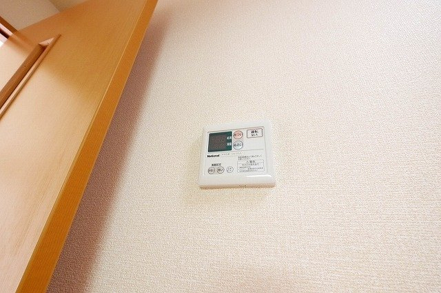 ハイツ若草の設備|操作がしやすいリモコン給湯。