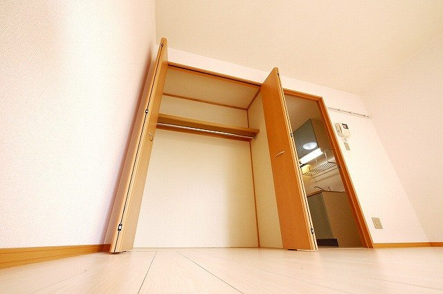 ハイツ若草の収納|衣類の収納にも困らない広さがありますよ。