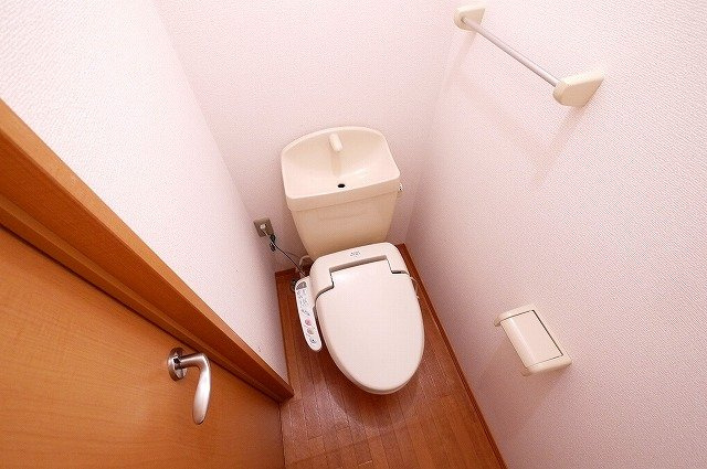 ハイツ若草のトイレ|ウォシュレット付きのトイレです。