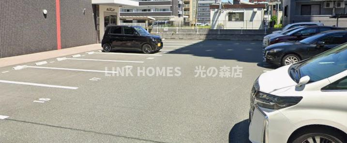 菊池郡菊陽町大字津久礼の賃貸マンションの駐車場