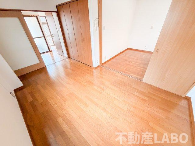 小川ハイツの洋室