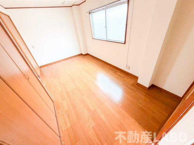 小川ハイツの居間・リビング