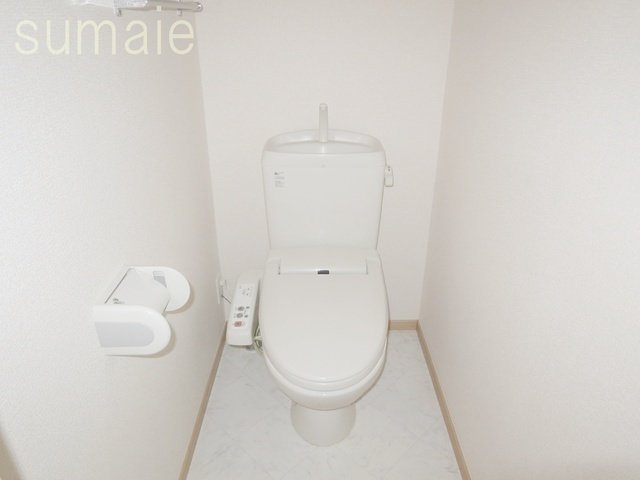 Ｒｅｖｅｕｒ本一色Ｅ棟のトイレ|温水洗浄便座機能が付いたトイレで快適です♪