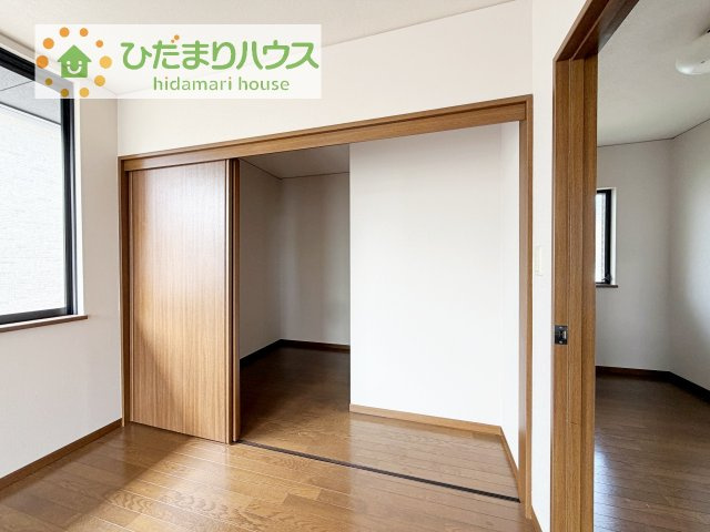 【収納】 | 龍ケ崎市長山２丁目　中古戸建 | ママに人気のウォークインクローゼット付き！
コートやジャケットはもちろん、季節物や布団なども全部収納できちゃいます(^^)/