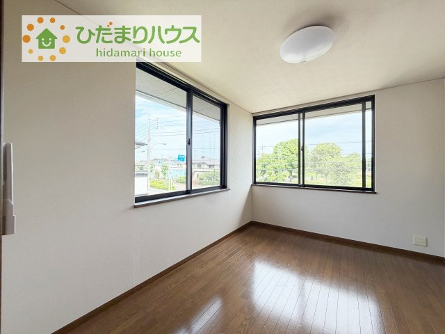 【洋室】 | 龍ケ崎市長山２丁目　中古戸建 | 窓が多く、明るい空間を演出してくれます(*^^*)