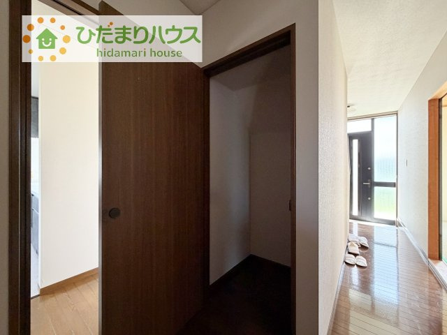 【収納】 | 龍ケ崎市長山２丁目　中古戸建 | 家族みんなで共同で使える便利な廊下収納！