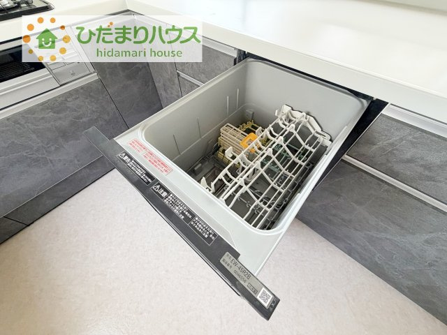 【キッチン】 | 龍ケ崎市長山２丁目　中古戸建 | 食洗器は手洗いよりも衛生的で省エネ！全自動で時間の節約にもなります(*^-^*)
