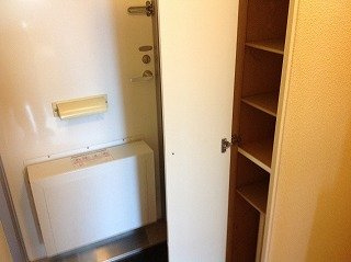 レオパレスサニーサイドの玄関