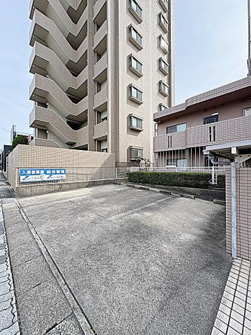 第3猪飼ビルの駐車場