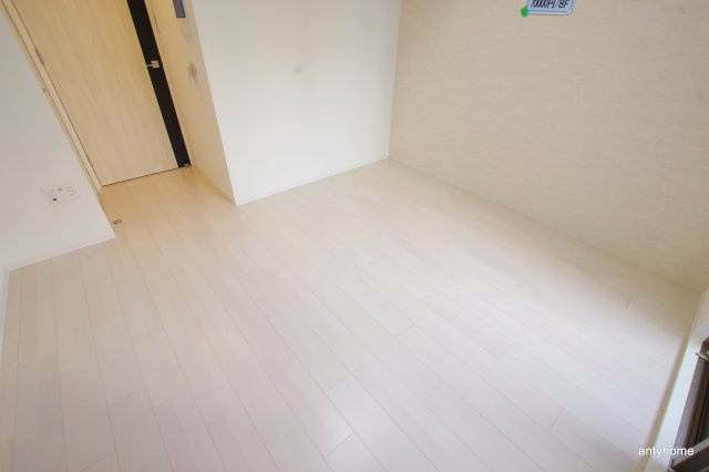 セレニテ本町ルフレ　仲介手数料無料の居間・リビング