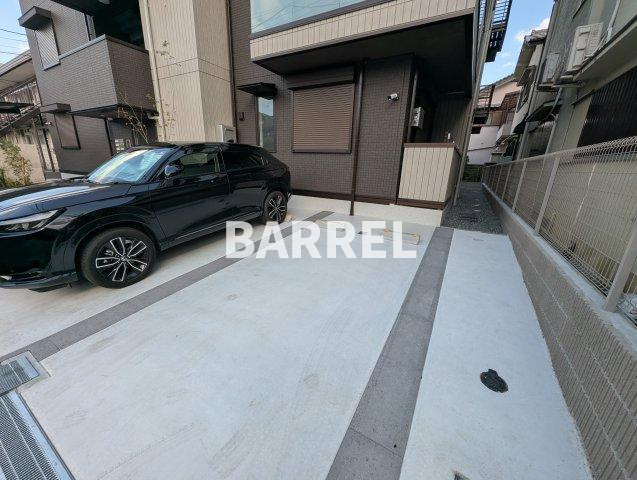 カーサ・ブレッツァ豊里の駐車場