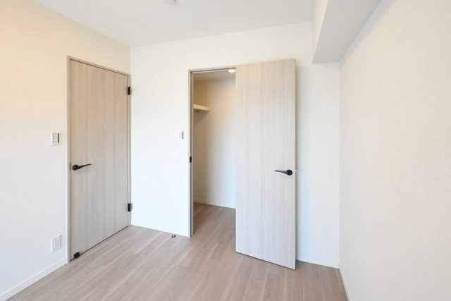 マンション東陽町の収納|5.5マンション東陽町：約5.5帖の洋室にはウォークインクローゼットが付いております♪