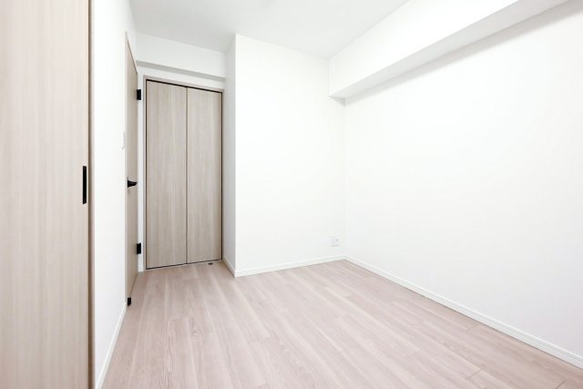 マンション東陽町の洋室|マンション東陽町：約4.3帖の洋室にはクローゼットが付いております。
