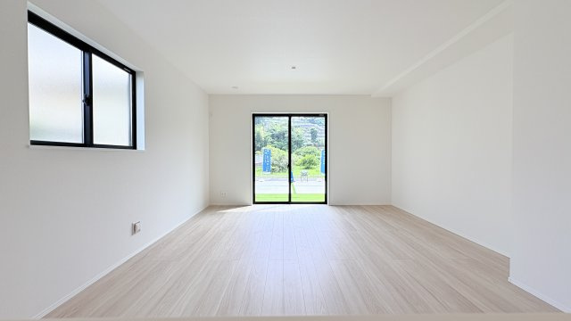 【収納】 | 収納力も自慢です。お洋服がお好きなお客様も多いですよね、衣替えをしなくてもお洋服をしまっておけそうなくらいの広さですね！