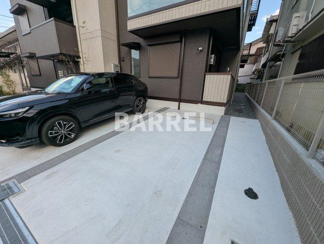 カーサ・ブレッツァ豊里の駐車場