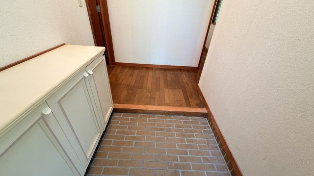 浅間ハイランドパーク  吹抜ロフトで開放感あふれる戸建の玄関