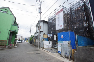 【前面道路含む現地写真】 | 【仲介手数料無料！！】府中市若松町3丁目　新築戸建て（全1棟）1号棟　5380万円 | 令和８年７月２４日撮影　建築中