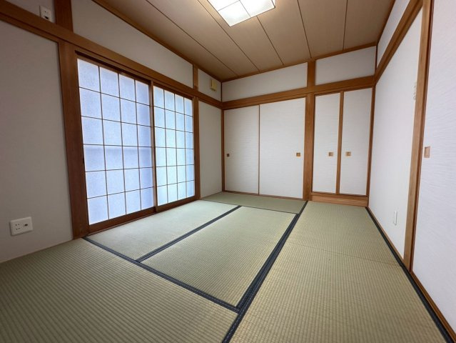 ◆リフォーム済み◆南庭付き◆敷地６２坪◆エコキュート搭載オール電化◆駐車３台可能◆宇治田原町緑苑坂の和室|１階和室