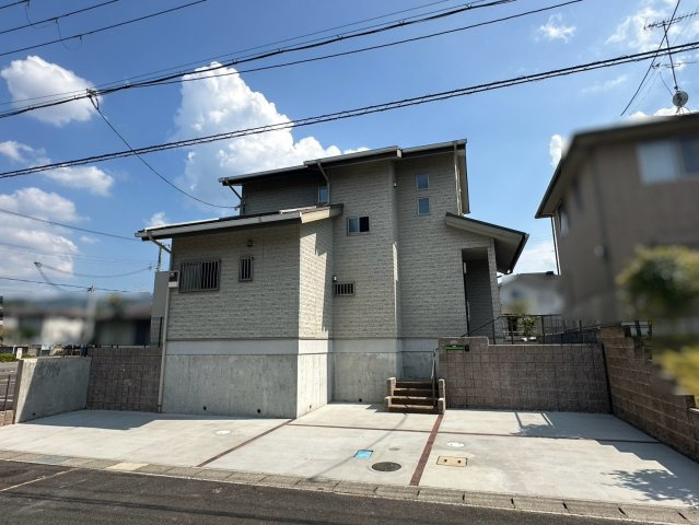 ◆リフォーム済み◆南庭付き◆敷地６２坪◆エコキュート搭載オール電化◆駐車３台可能◆宇治田原町緑苑坂の外観|外観