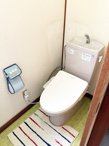 石狩市花川南8-4　戸建のトイレ|２Fにも温水洗浄便座のトイレあります♪
